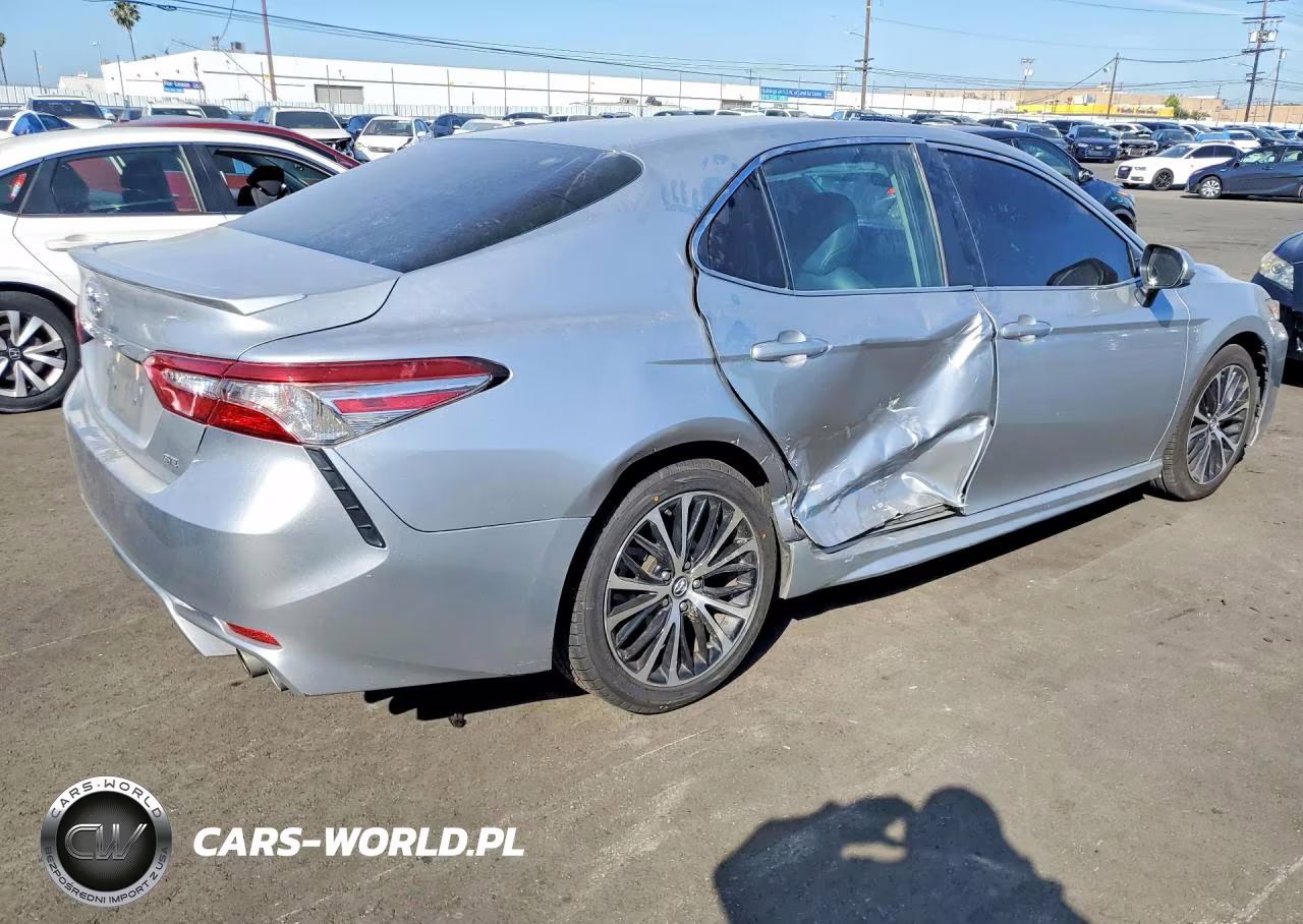 2018 Toyota Camry Se VIN:4T1B11HK5JU601136 - 3
