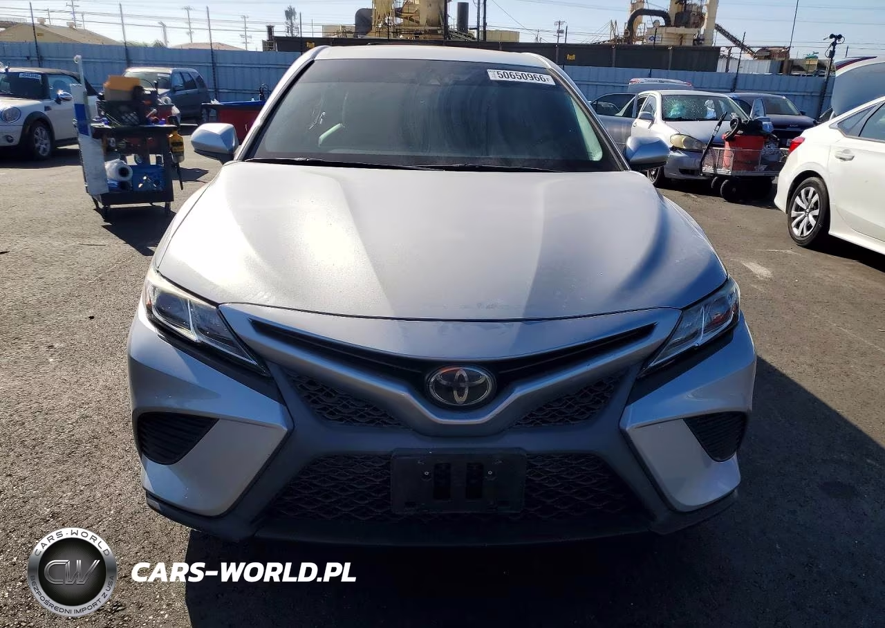 2018 Toyota Camry Se VIN:4T1B11HK5JU601136 - 5