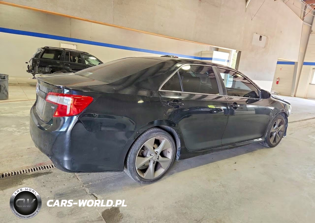 2014 Toyota Camry Se Sport VIN:4T1BF1FK4EU343217 - 3