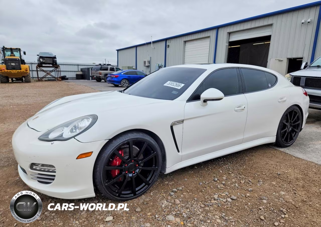 2011 Porsche Panamera 2