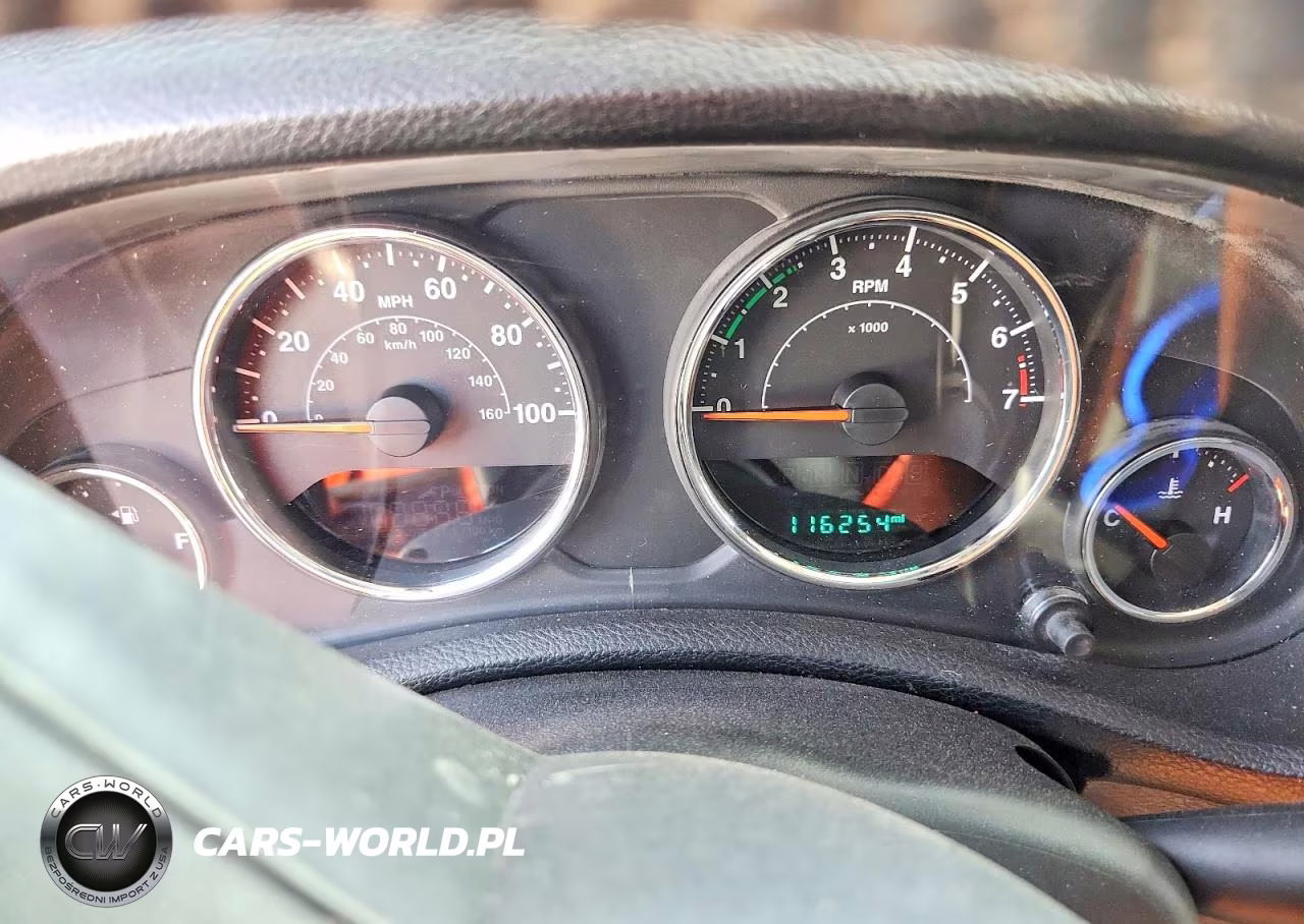 2016 Jeep Wrangler Unlimited Sahara VIN:1C4BJWEG5GL310295 - 9