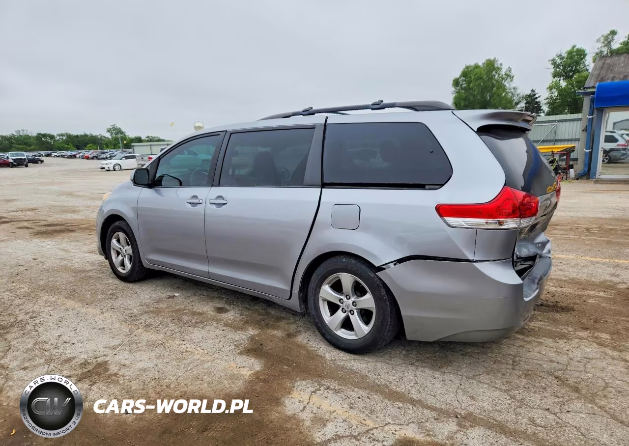 2013 Toyota Sienna Le VIN:5TDKK3DC8DS379857 - 2