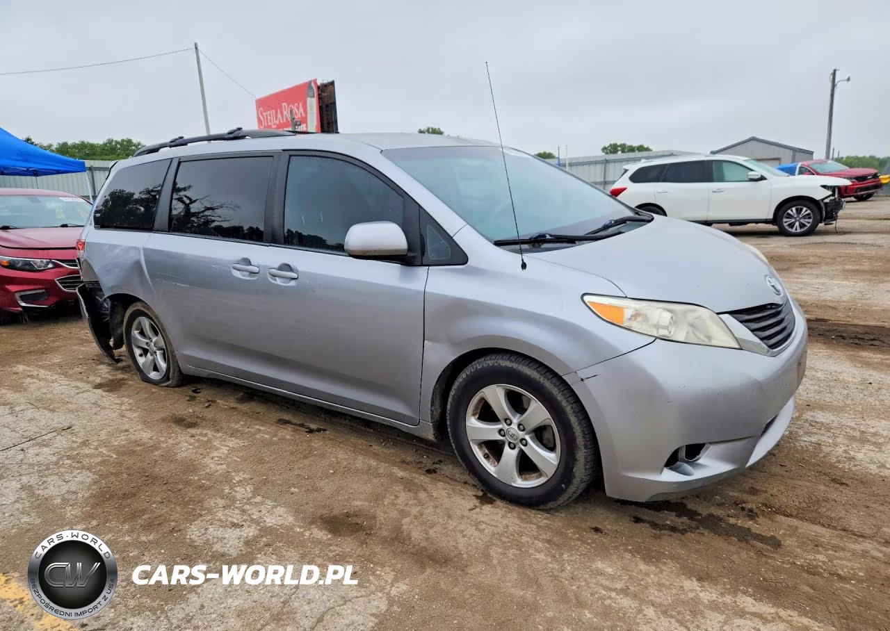 2013 Toyota Sienna Le VIN:5TDKK3DC8DS379857 - 4