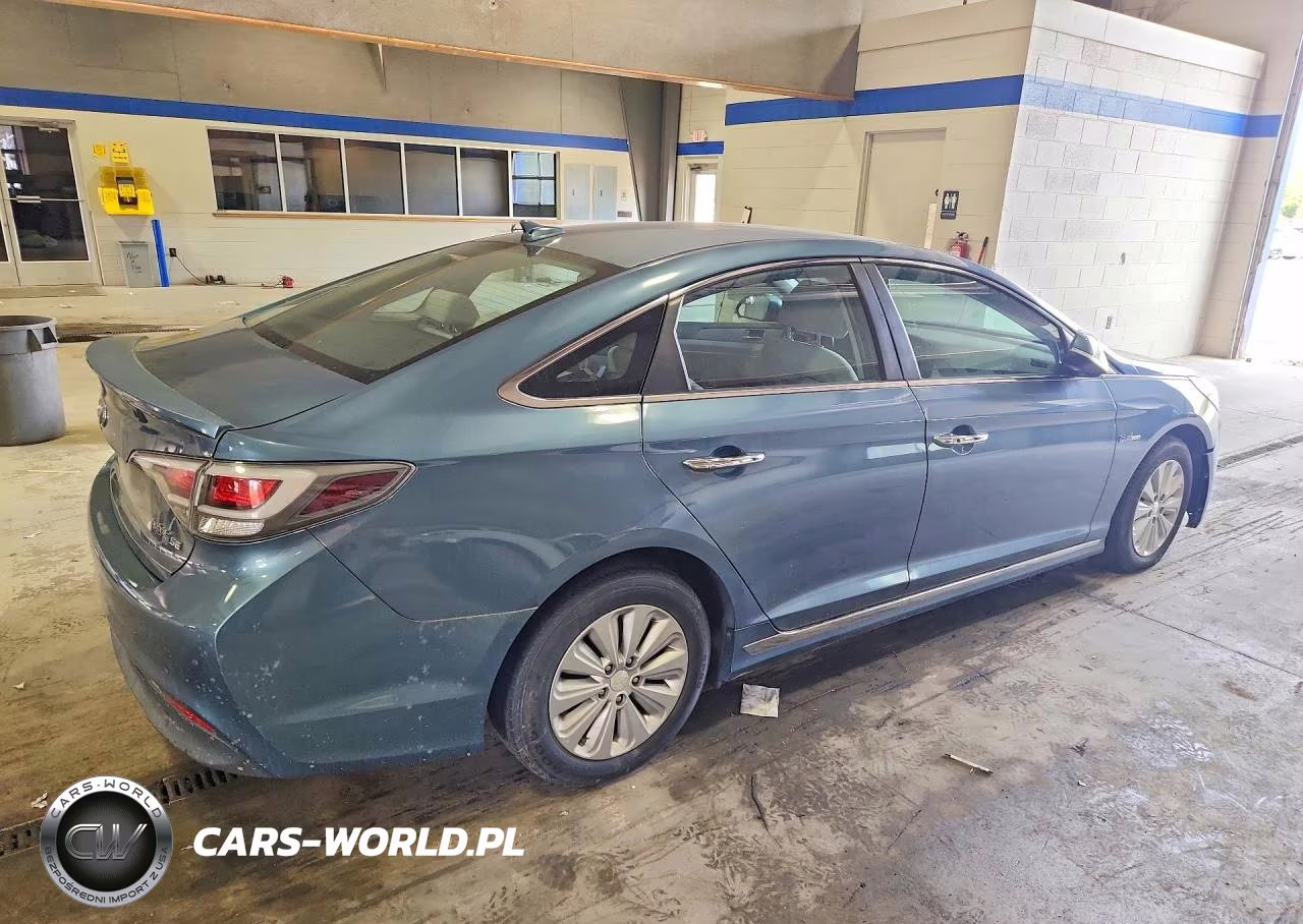 2016 Hyundai Sonata Hybrid VIN:KMHE24L16GA033211 - 3