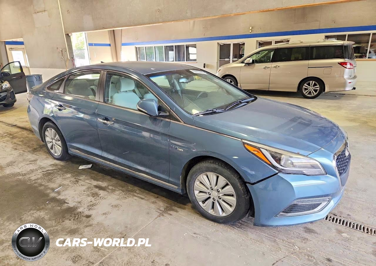2016 Hyundai Sonata Hybrid VIN:KMHE24L16GA033211 - 4