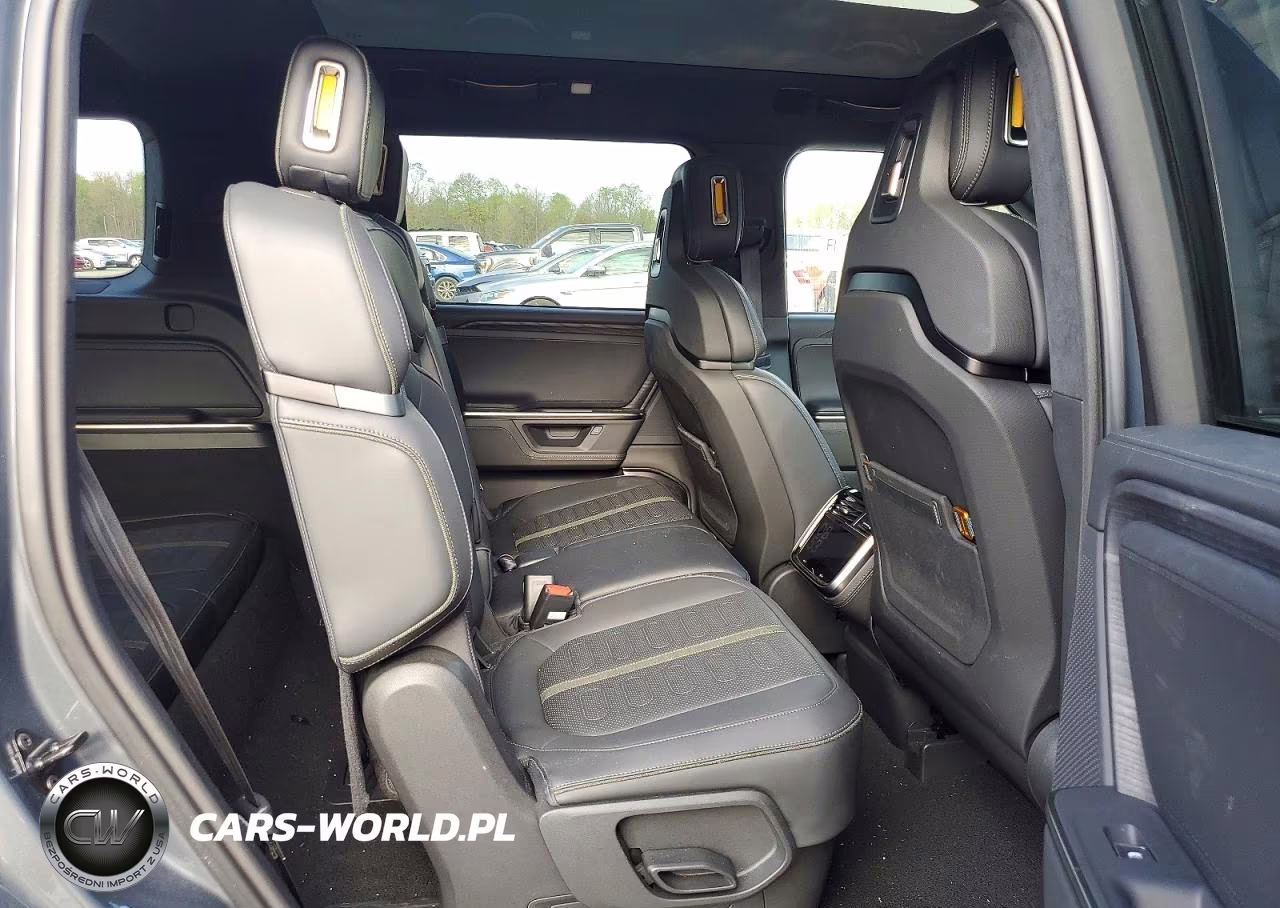 2025 Rivian R1S Adventure VIN:7PDSGBBA5SN051899 - 11