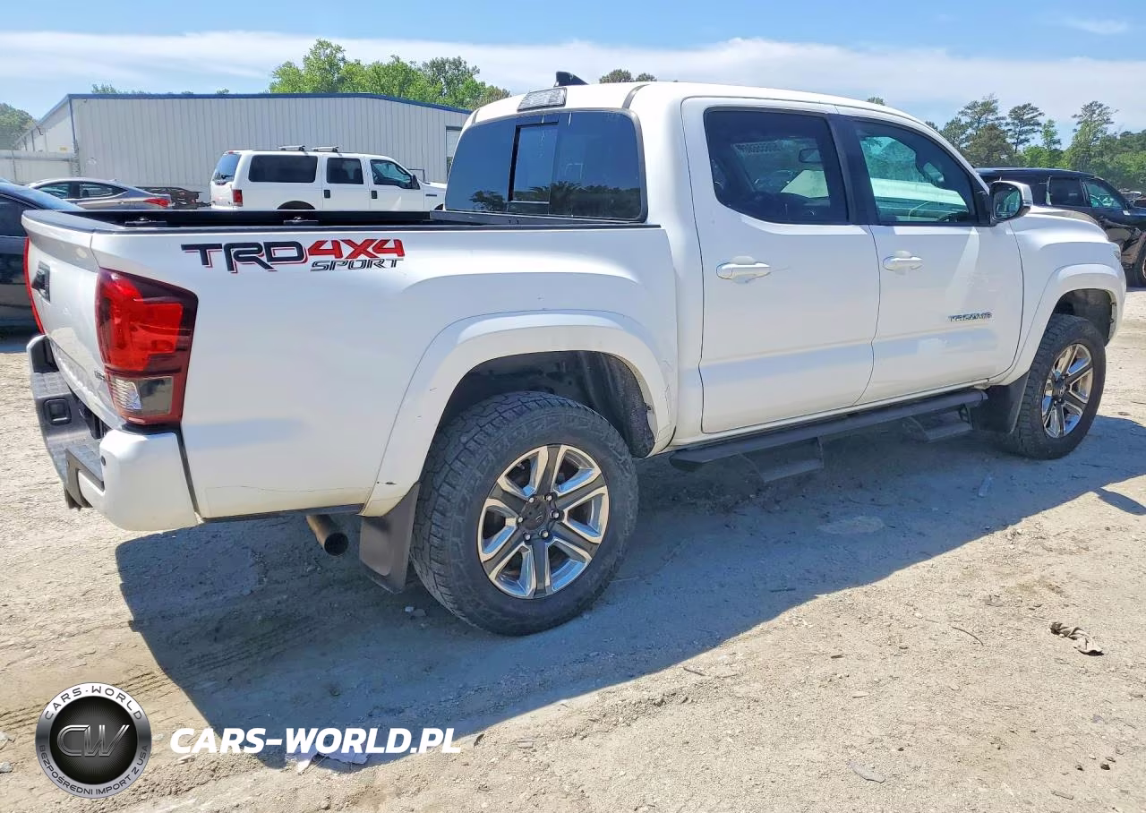 2018 Toyota Tacoma Trd Sport VIN:3TMCZ5AN7JM150146 - 3