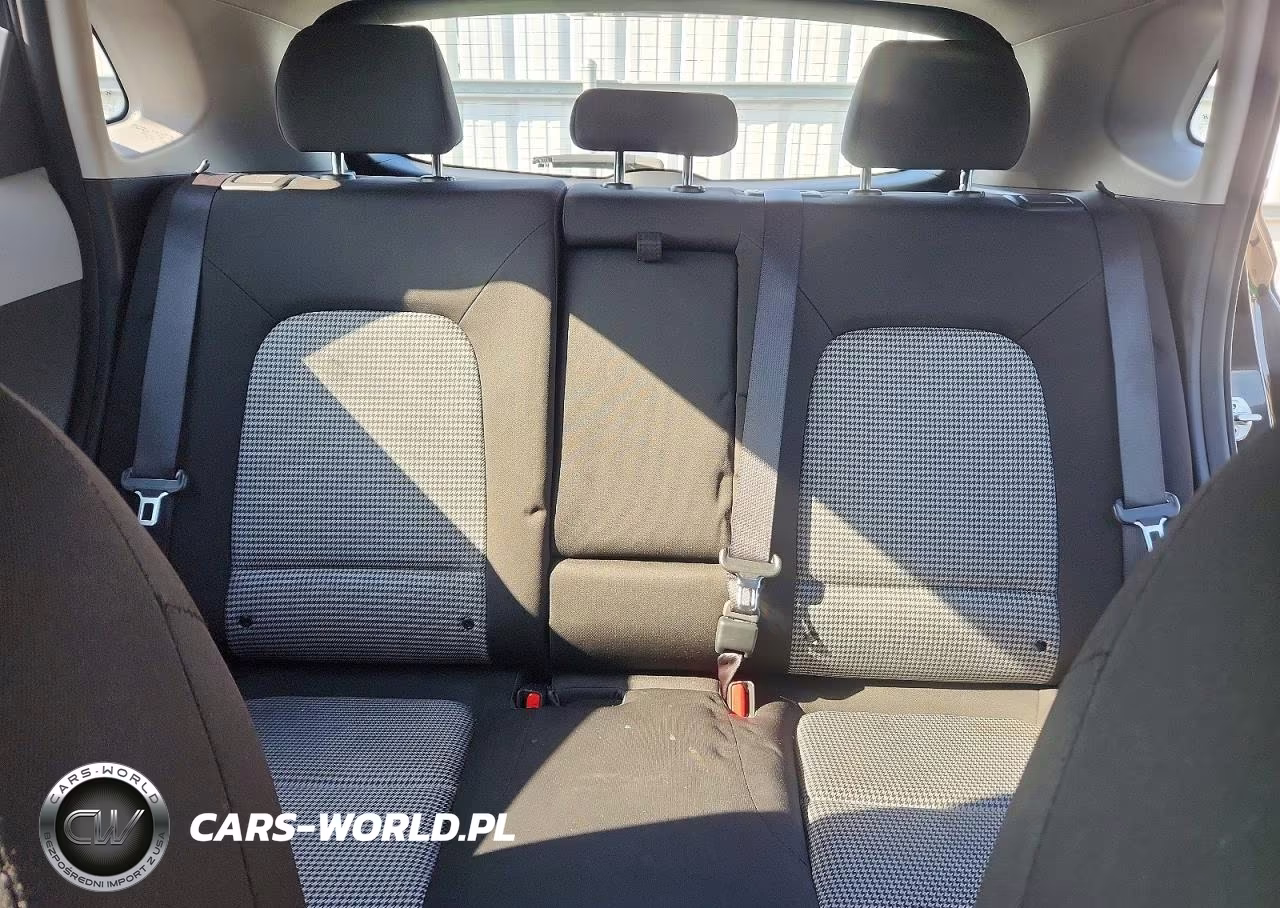 2019 Hyundai Kona Se VIN:KM8K1CAA0KU271078 - 10