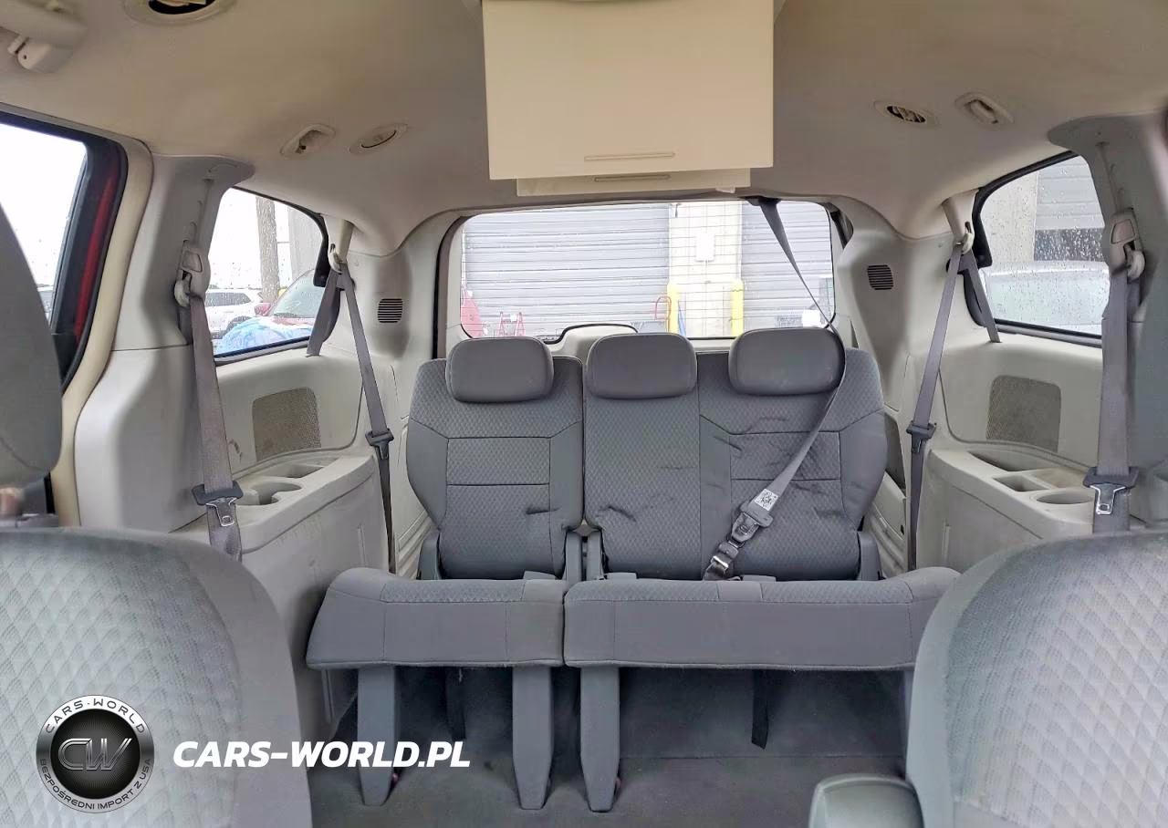 2010 Chrysler Town & Country Touring VIN:2A4RR5D17AR215017 - 10