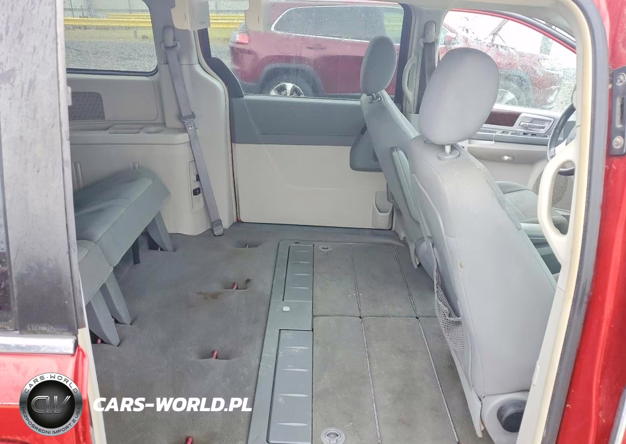 2010 Chrysler Town & Country Touring VIN:2A4RR5D17AR215017 - 11