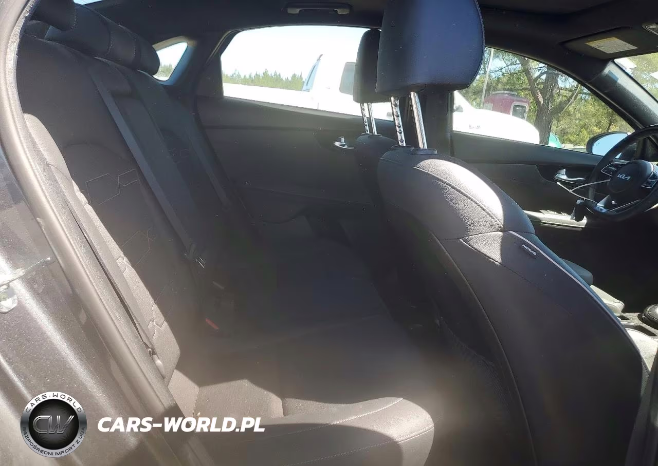2022 Kia Forte Gt Line VIN:3KPF54AD9NE470935 - 10