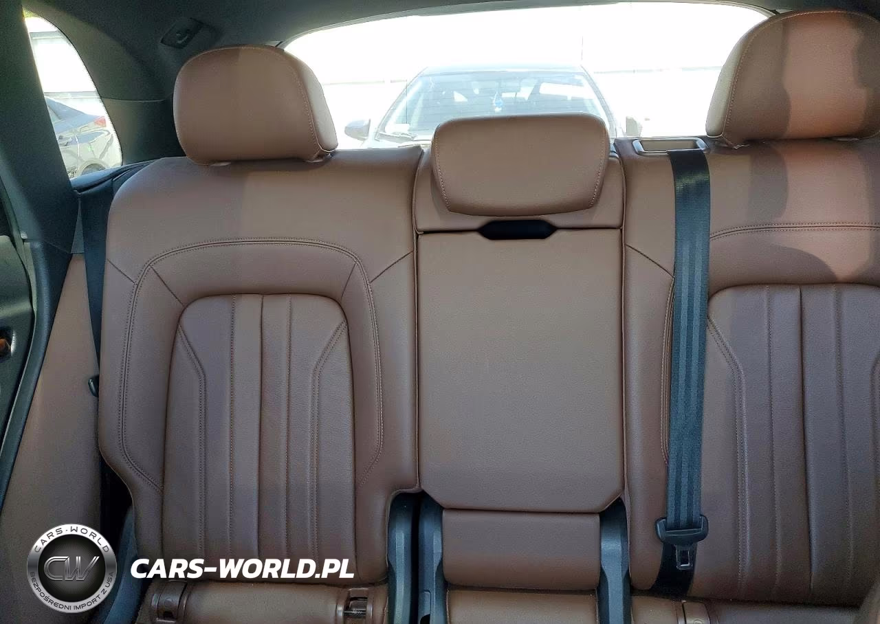 2018 Audi Q5 Premium VIN:WA1ANAFY2J2021442 - 10