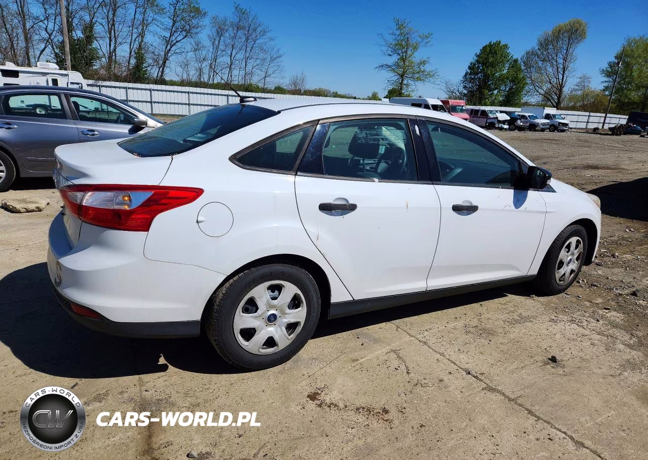2013 Ford Focus S VIN:1FADP3E27DL320662 - 3