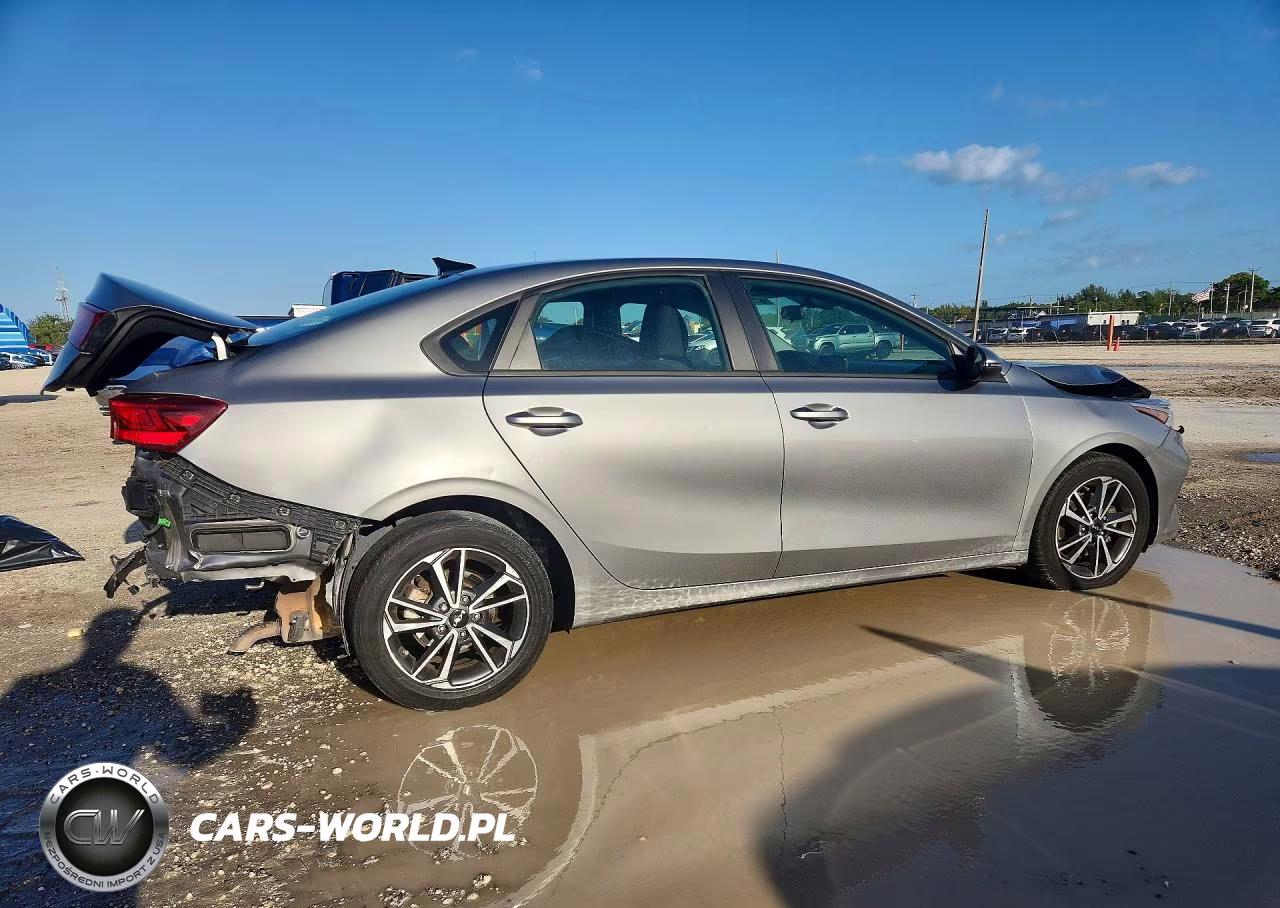 2022 Kia Forte Lxs VIN:3KPF24AD2NE472230 - 3