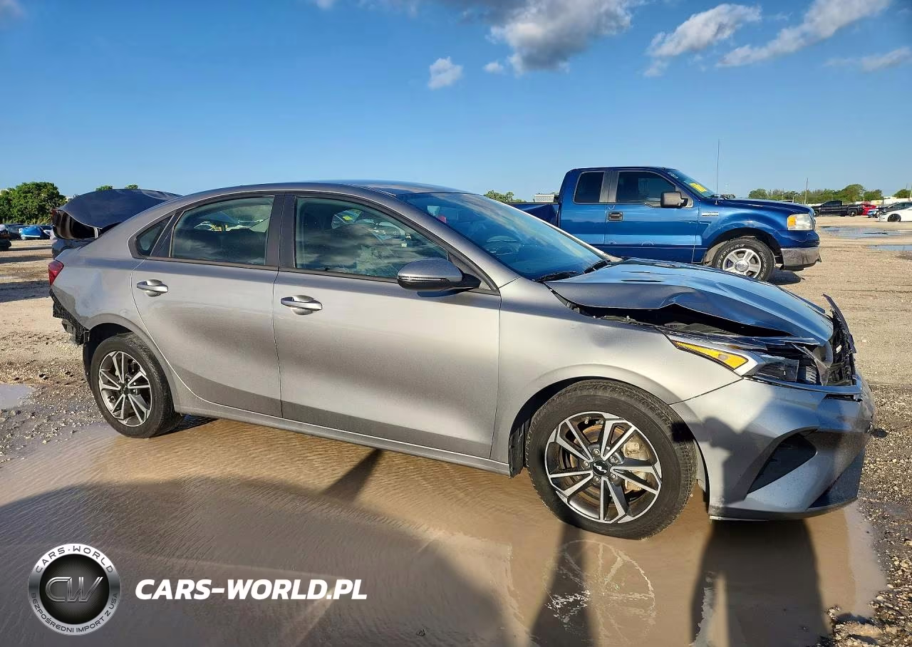 2022 Kia Forte Lxs VIN:3KPF24AD2NE472230 - 4
