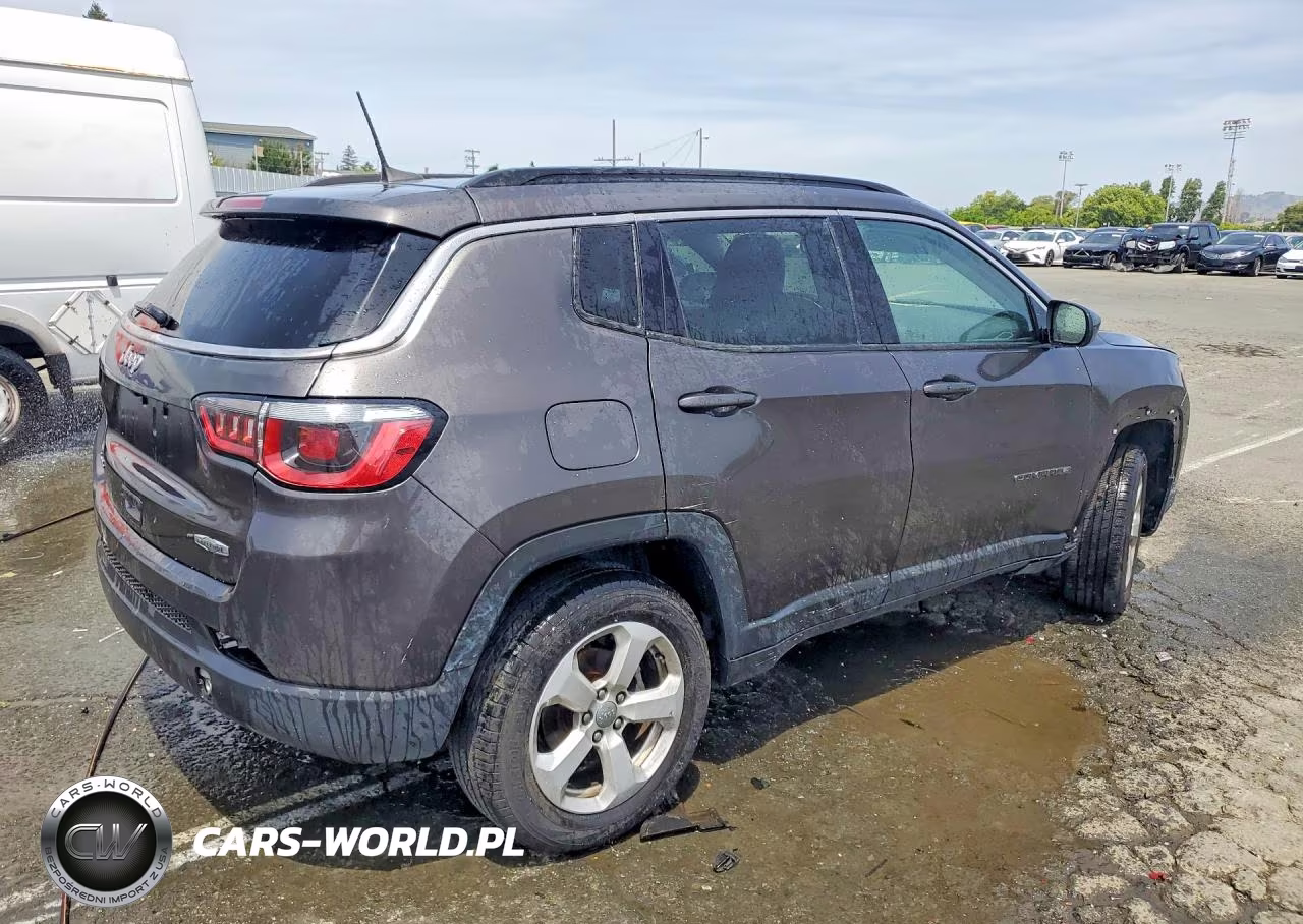 2018 Jeep Compass Latitude VIN:3C4NJDBB6JT178301 - 3