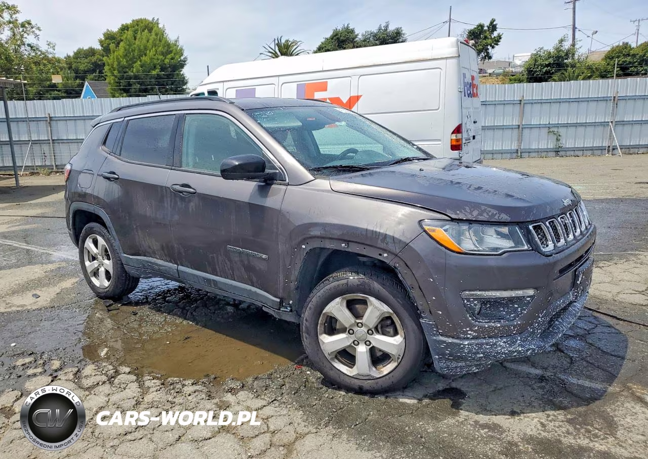 2018 Jeep Compass Latitude VIN:3C4NJDBB6JT178301 - 4