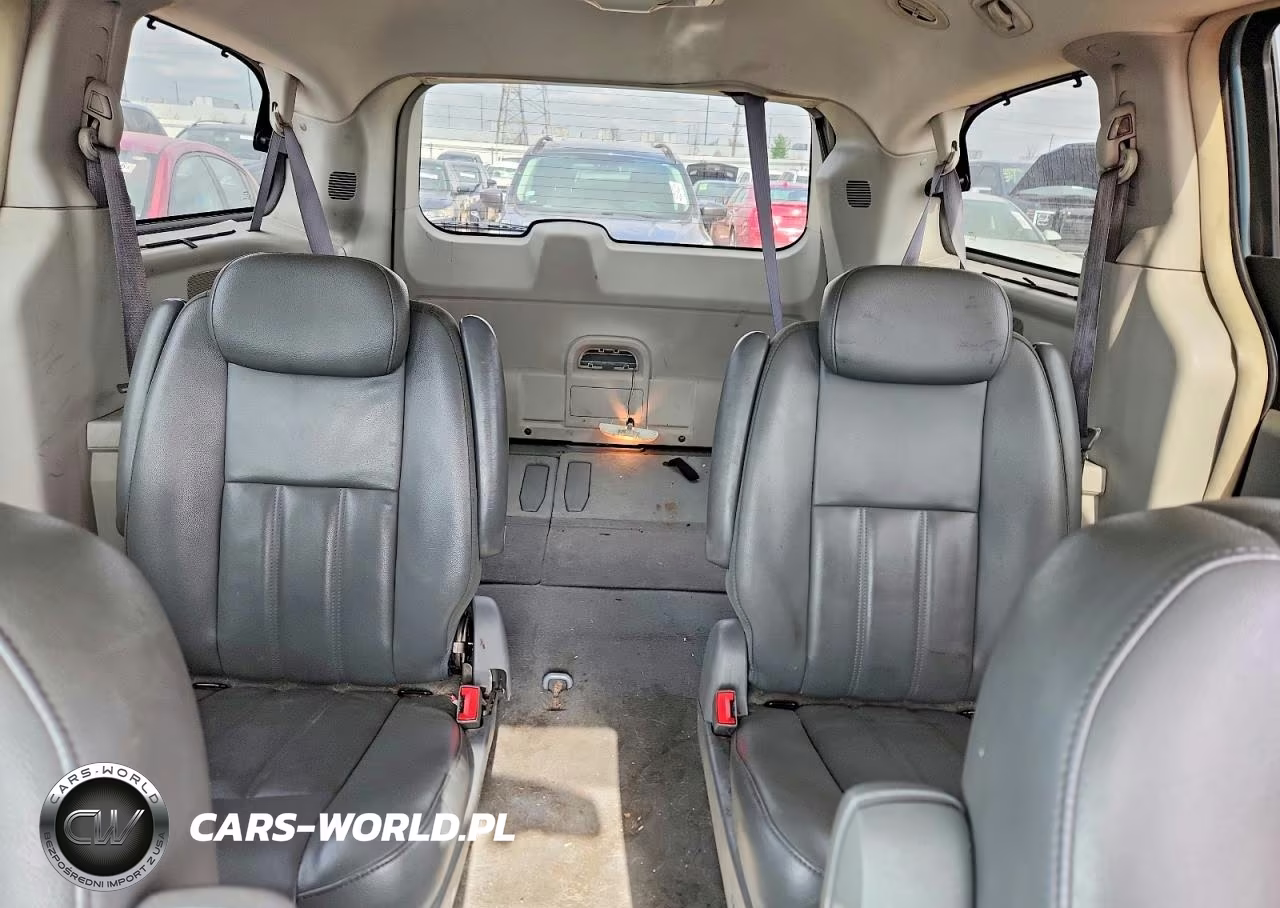 2010 Chrysler Town & Country Touring VIN:2A4RR5DX6AR253939 - 10