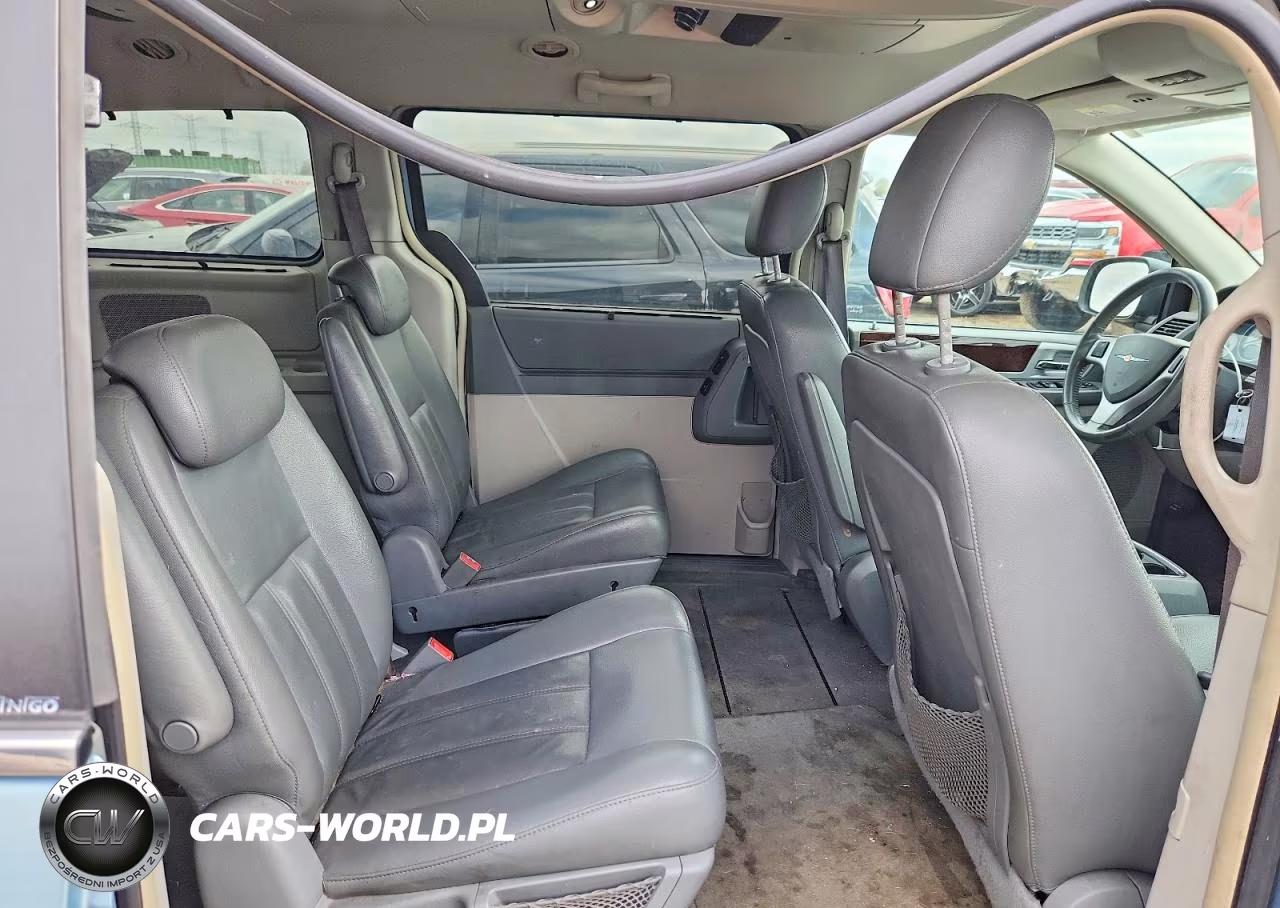 2010 Chrysler Town & Country Touring VIN:2A4RR5DX6AR253939 - 11