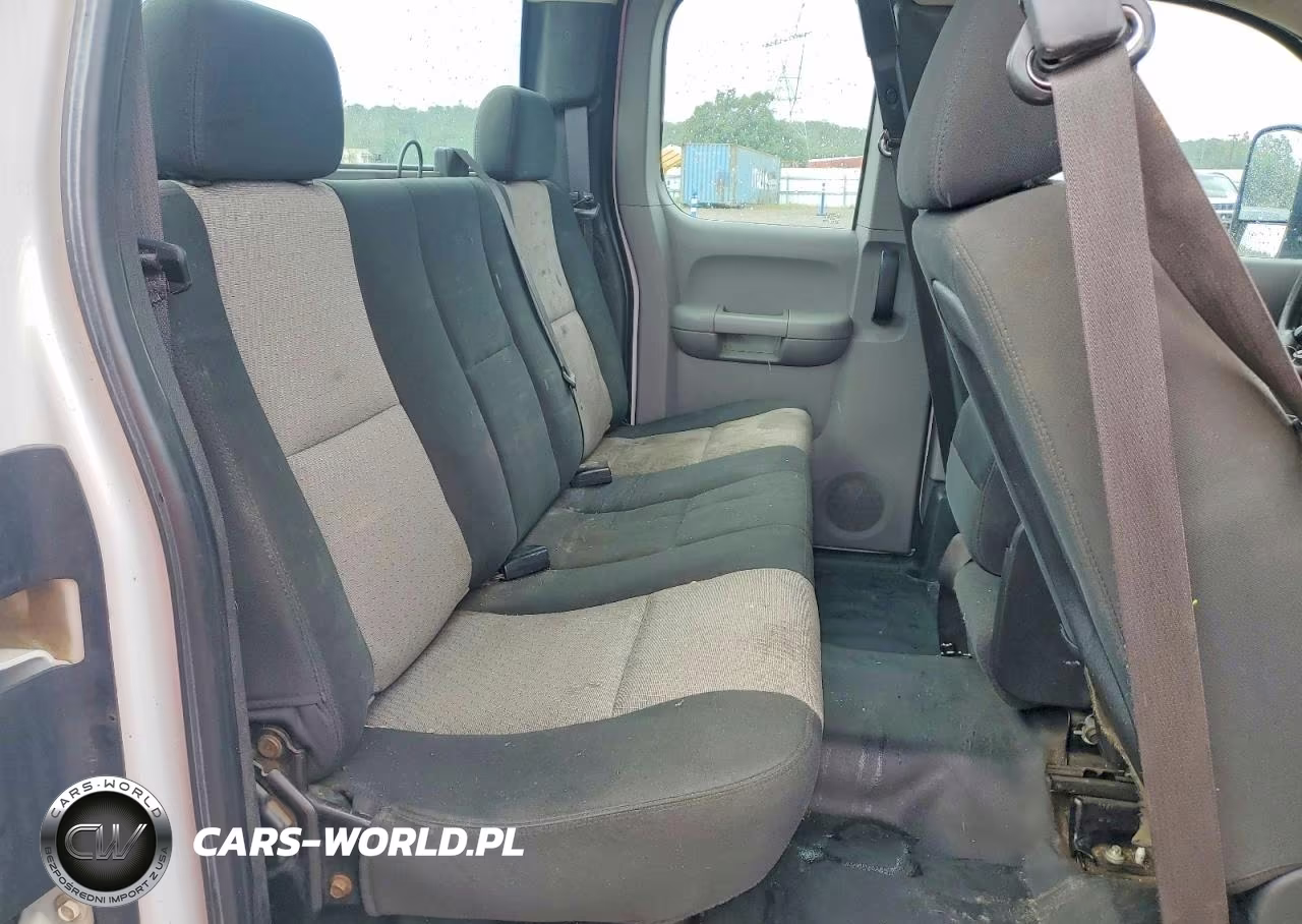 2008 Chevrolet Silverado C2500 Heavy Duty VIN:1GCHC29KX8E175364 - 10