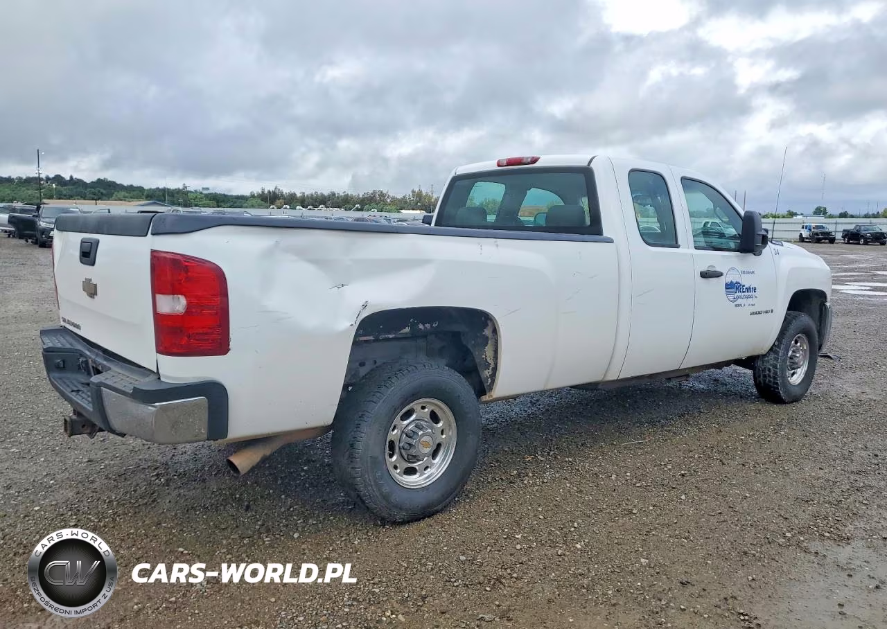 2008 Chevrolet Silverado C2500 Heavy Duty VIN:1GCHC29KX8E175364 - 3