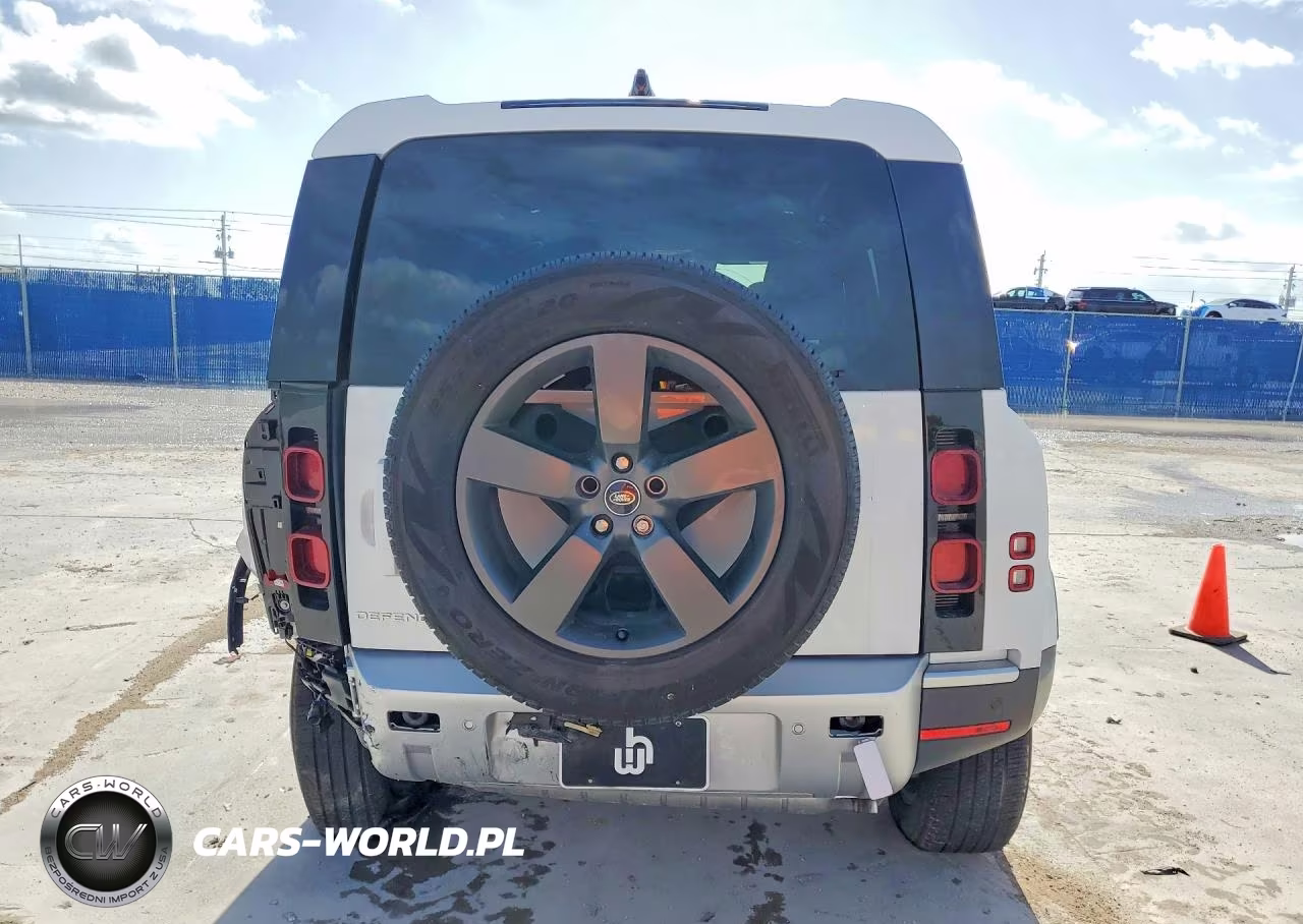 2025 Land Rover Defender 110 S VIN:SALEJ7EX7S2462590 - 6