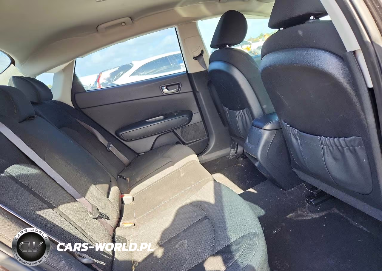 2018 Kia Optima Lx VIN:KNAGT4L32J5233835 - 10