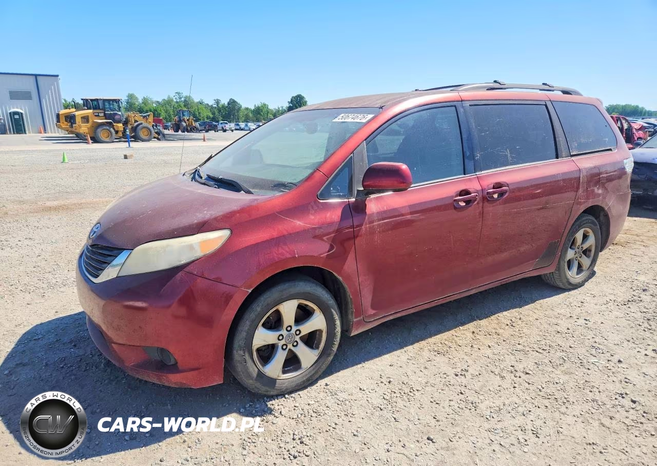 2011 Toyota Sienna Le 8-Passenger