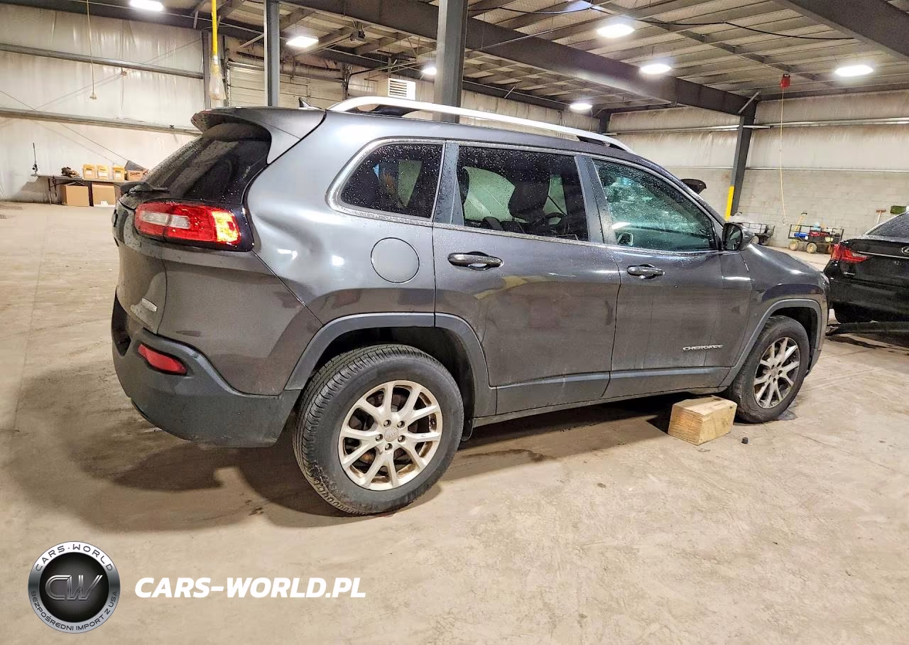 2017 Jeep Cherokee Latitude VIN:1C4PJMCB3HW570180 - 3