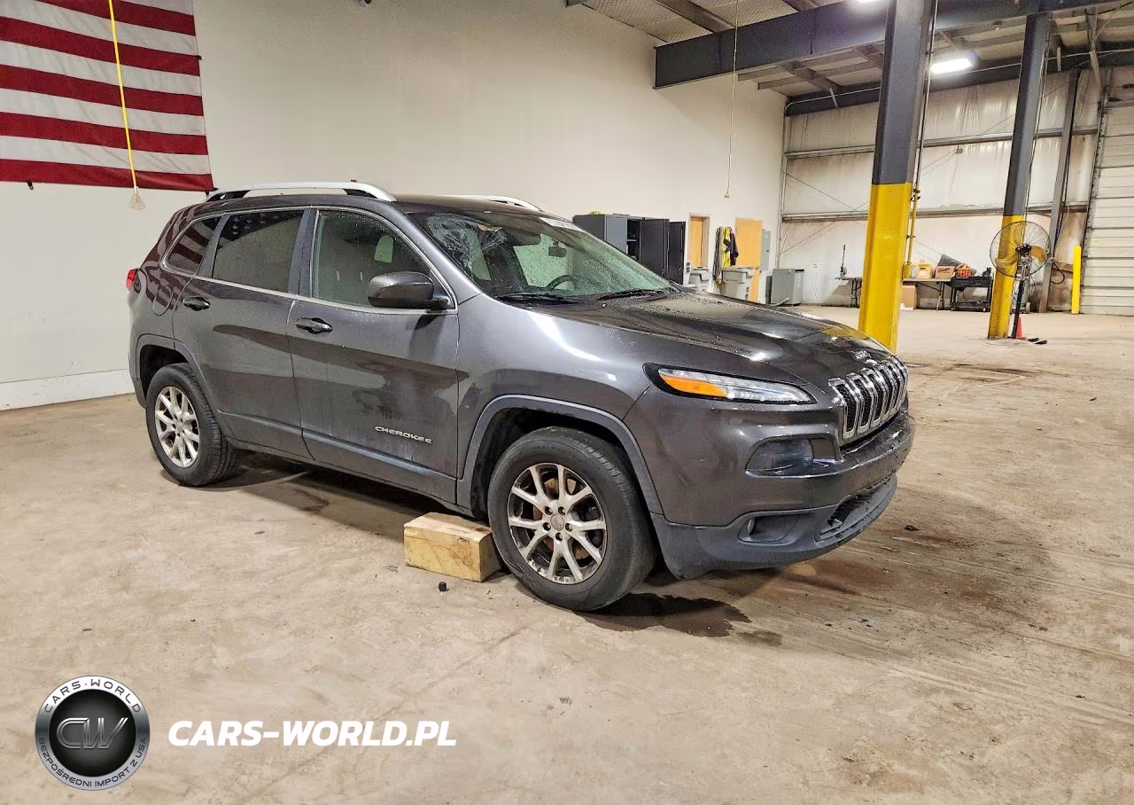 2017 Jeep Cherokee Latitude VIN:1C4PJMCB3HW570180 - 4