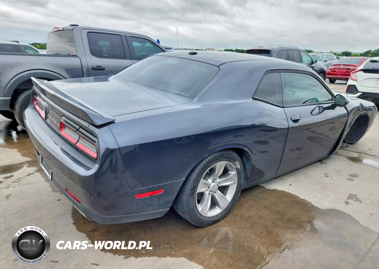 2018 Dodge Challenger Sxt VIN:2C3CDZAG9JH152989 - 3