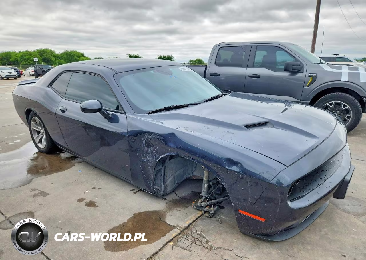 2018 Dodge Challenger Sxt VIN:2C3CDZAG9JH152989 - 4