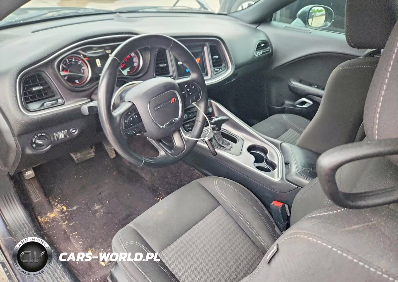 2018 Dodge Challenger Sxt VIN:2C3CDZAG9JH152989 - 8