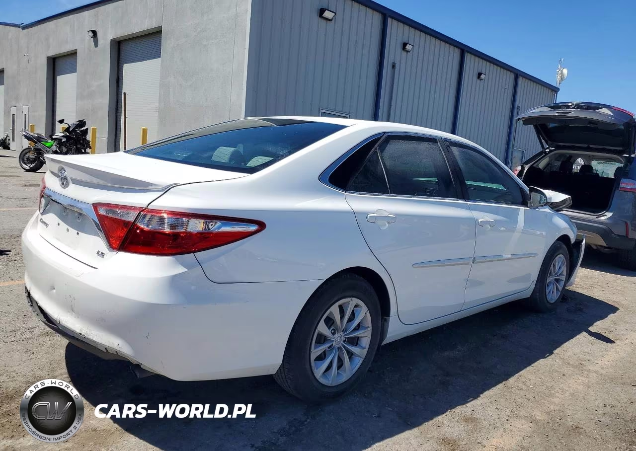 2016 Toyota Camry Le VIN:4T4BF1FK1GR547319 - 3