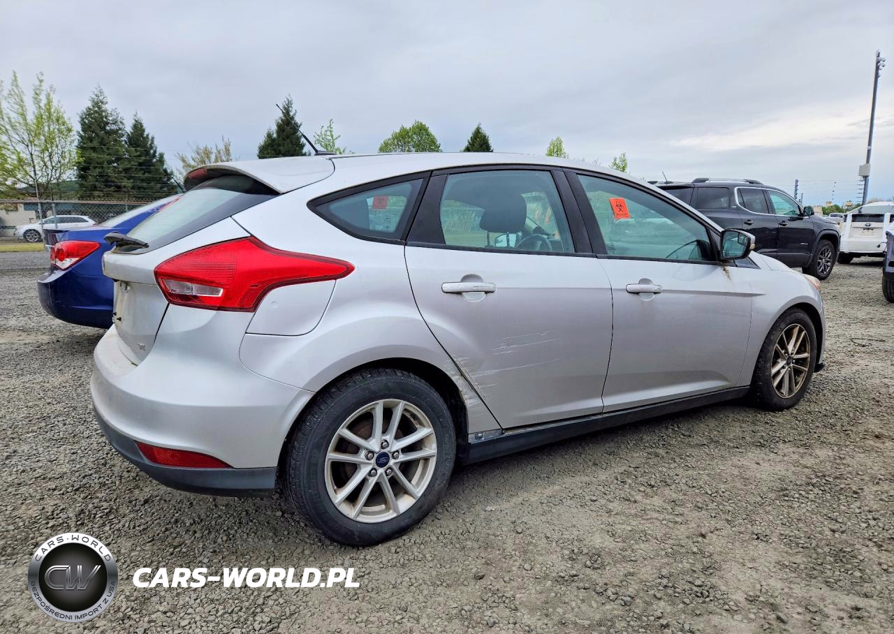2015 Ford Focus Se VIN:1FADP3K26FL244892 - 3