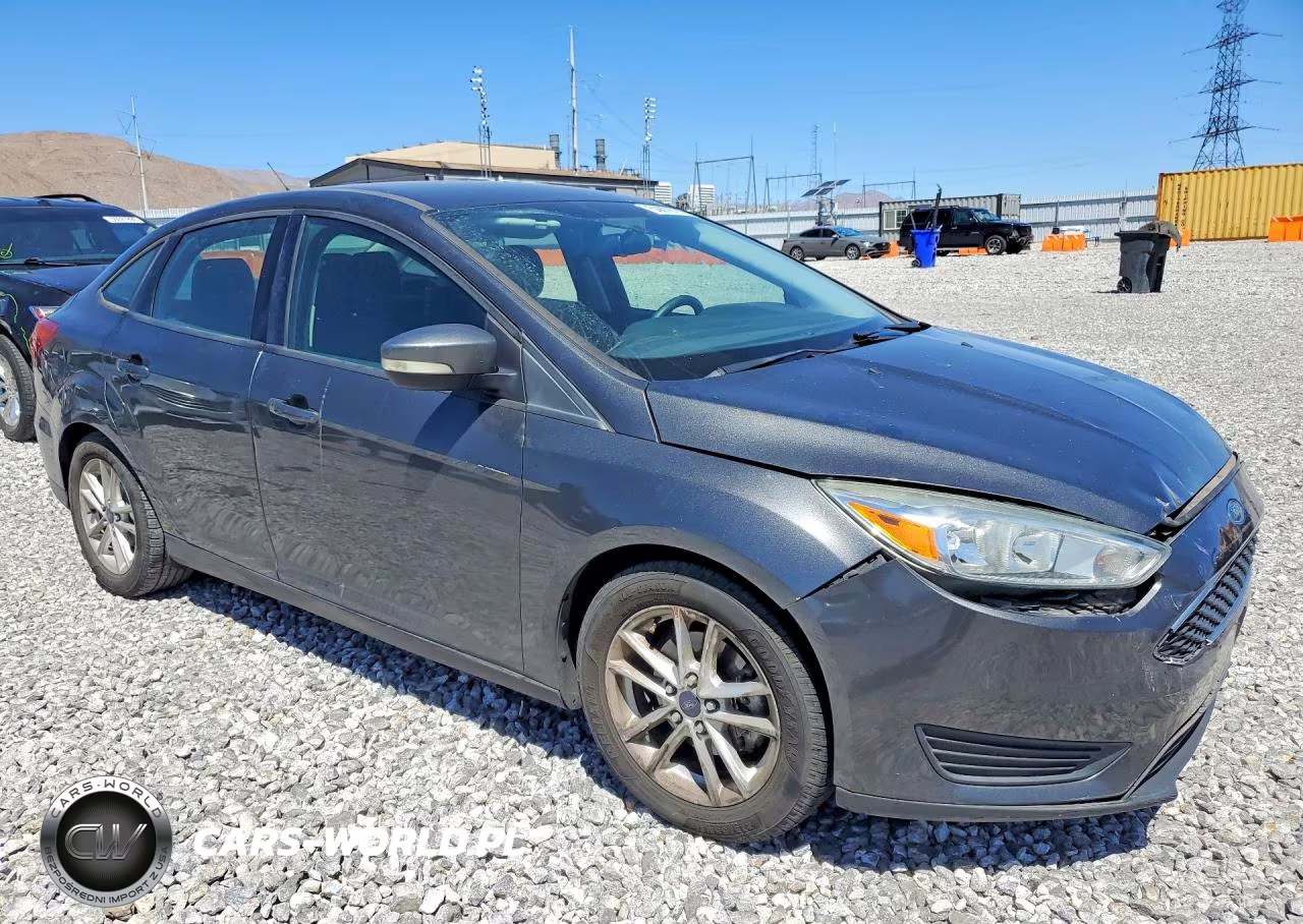 2016 Ford Focus Se VIN:1FADP3F24GL372561 - 4