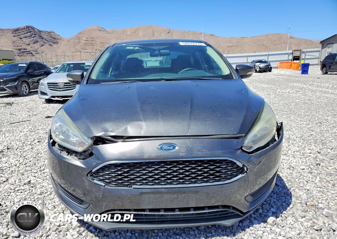 2016 Ford Focus Se VIN:1FADP3F24GL372561 - 5