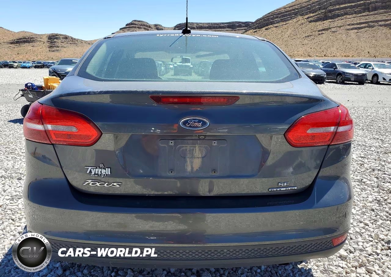 2016 Ford Focus Se VIN:1FADP3F24GL372561 - 6