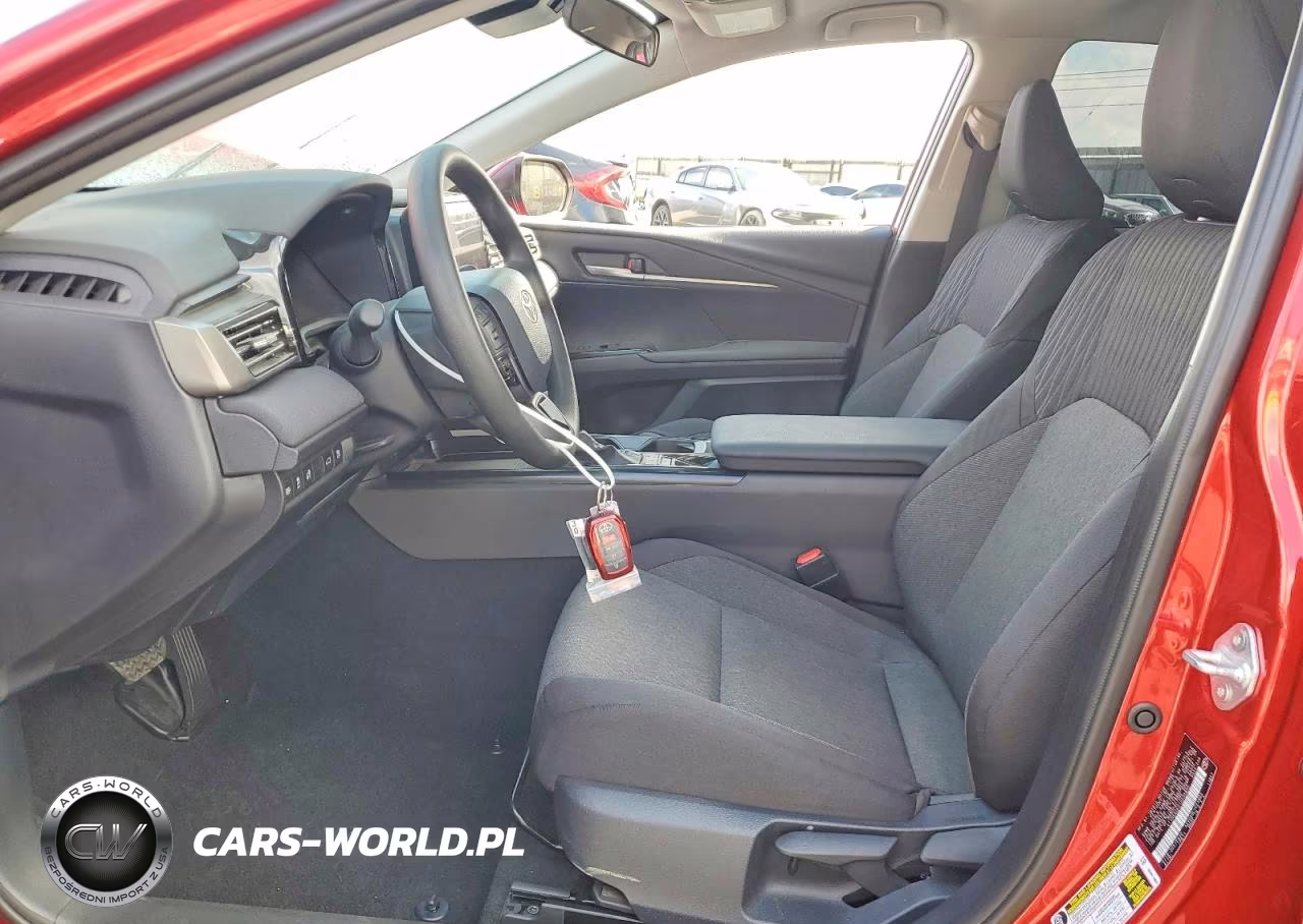 2026 Toyota Camry Le VIN:4T1DAACK0TU235850 - 7