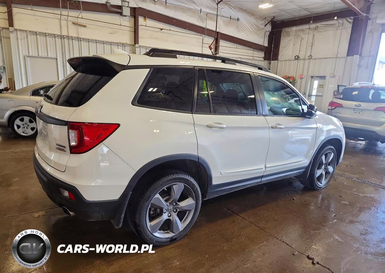 2019 Honda Passport Touring VIN:5FNYF8H99KB010646 - 3