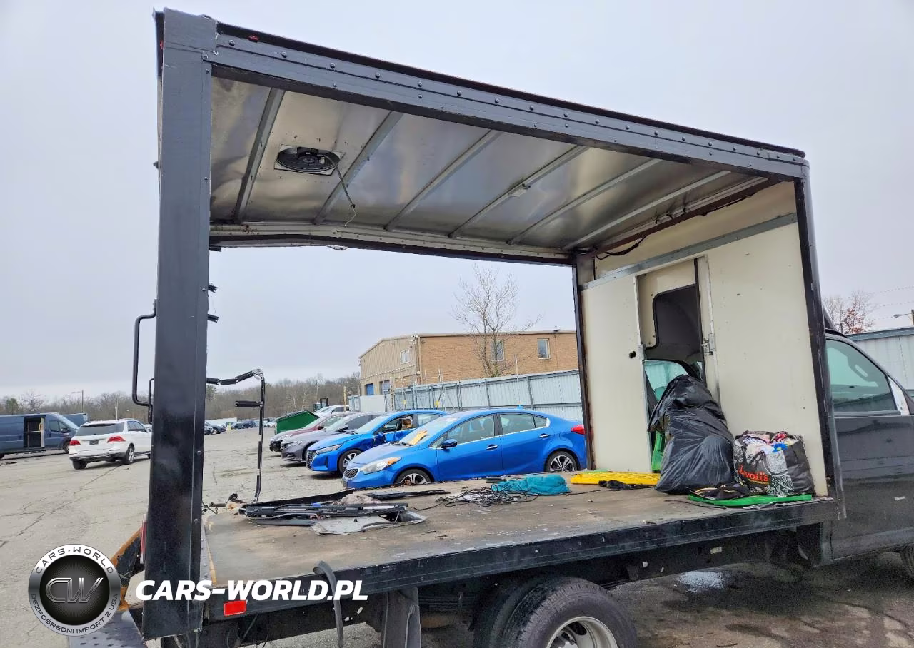 2023 Chevrolet Express G3500 VIN:1GB3GRC73P1246281 - 10