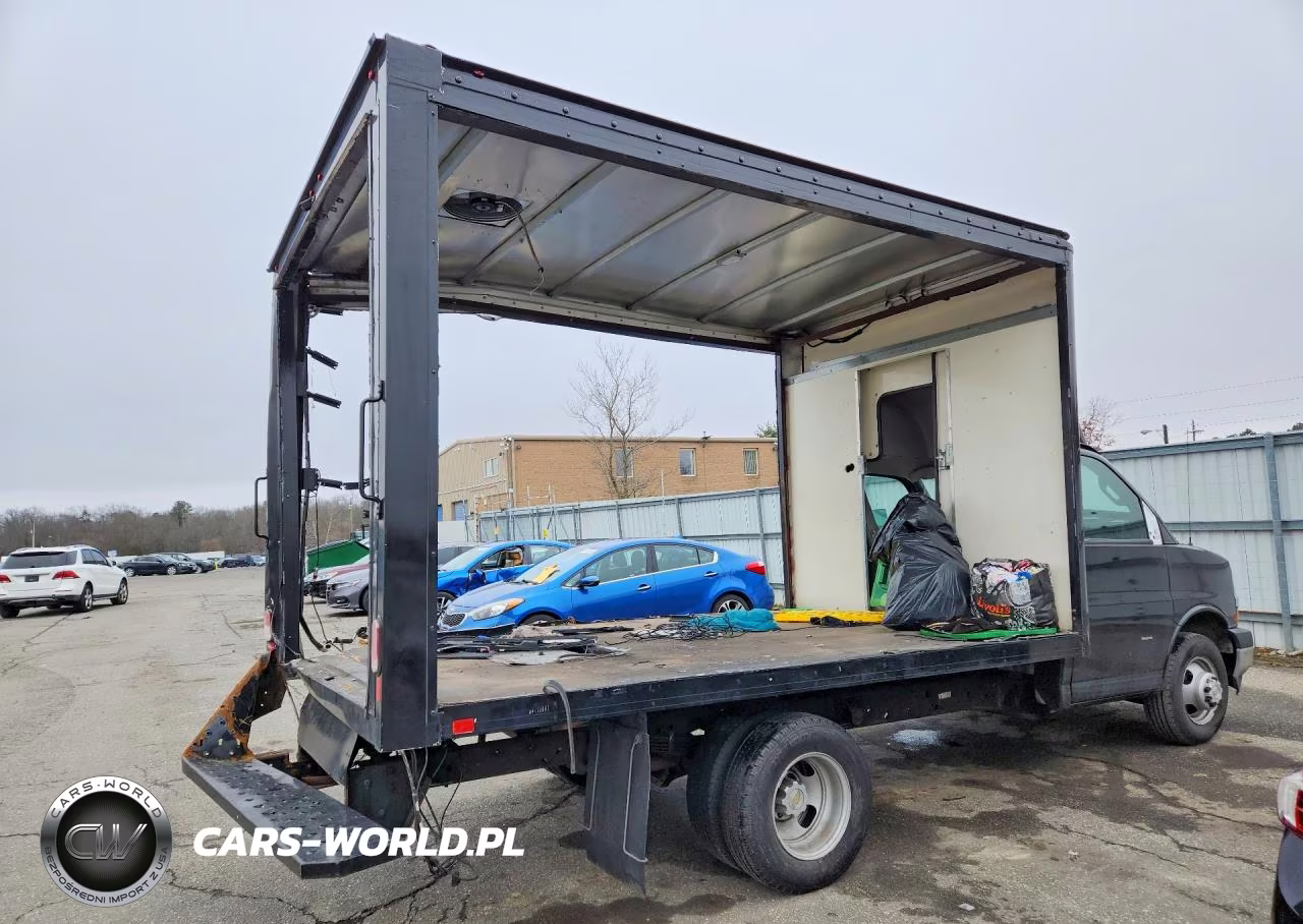 2023 Chevrolet Express G3500 VIN:1GB3GRC73P1246281 - 3