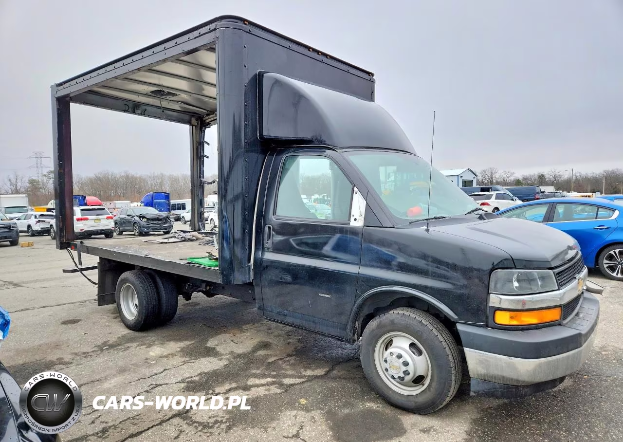 2023 Chevrolet Express G3500 VIN:1GB3GRC73P1246281 - 4