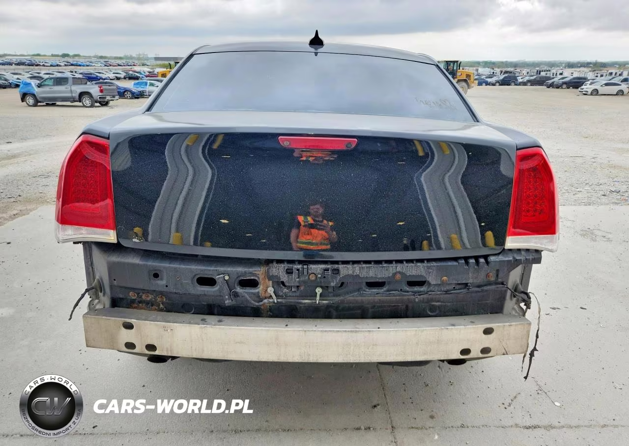 2016 Chrysler 300C VIN:2C3CCAKG4GH111486 - 6
