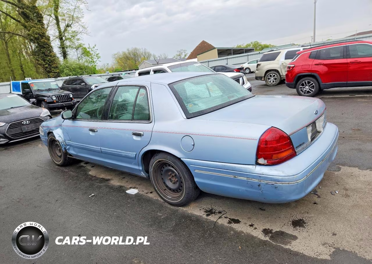 2000 Ford Crown Victoria VIN:2FAFP73W7YX135963 - 2
