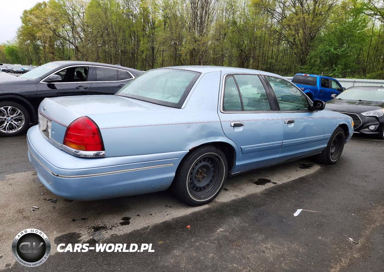 2000 Ford Crown Victoria VIN:2FAFP73W7YX135963 - 3