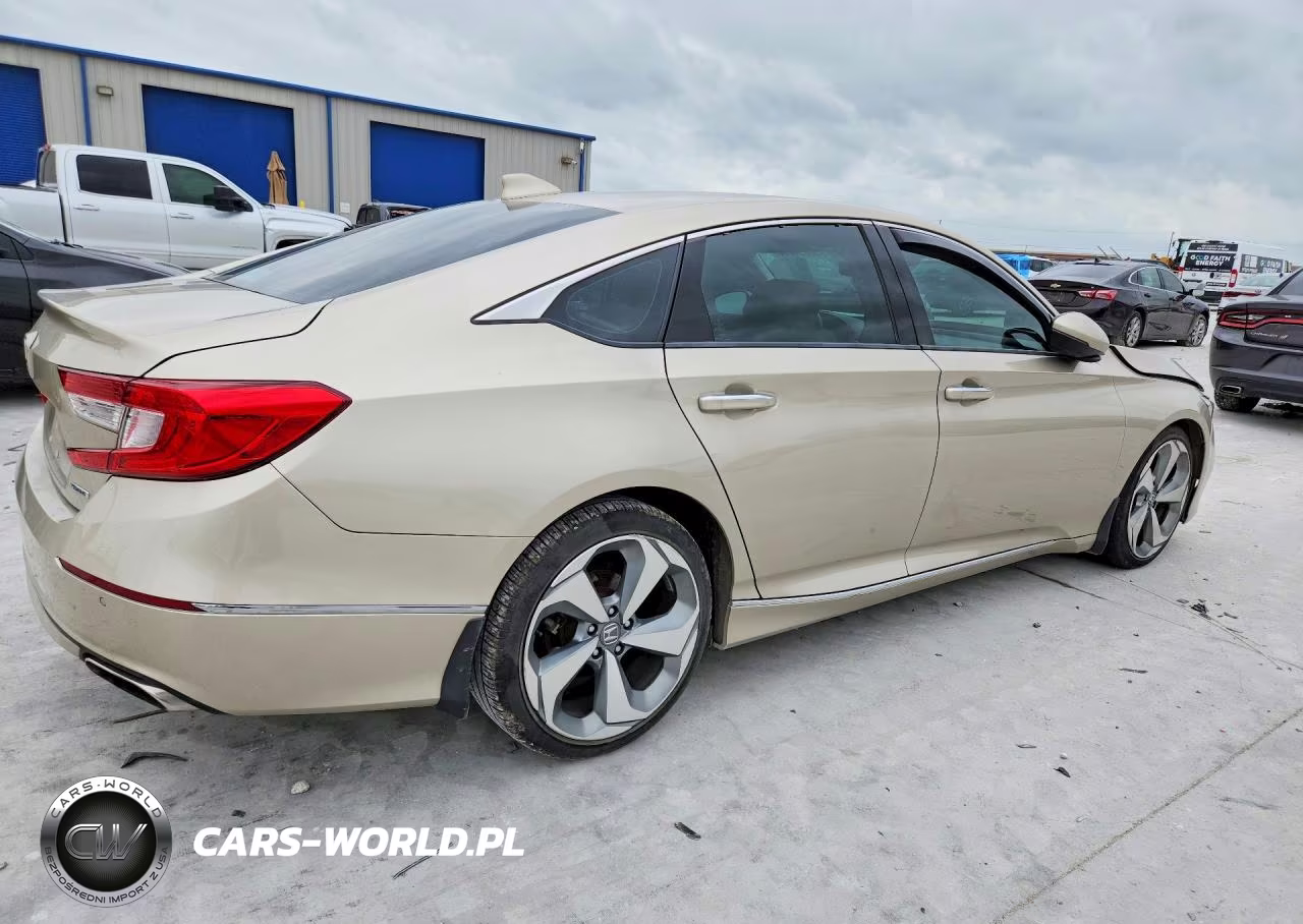 2018 Honda Accord Touring VIN:1HGCV1F91JA209707 - 3