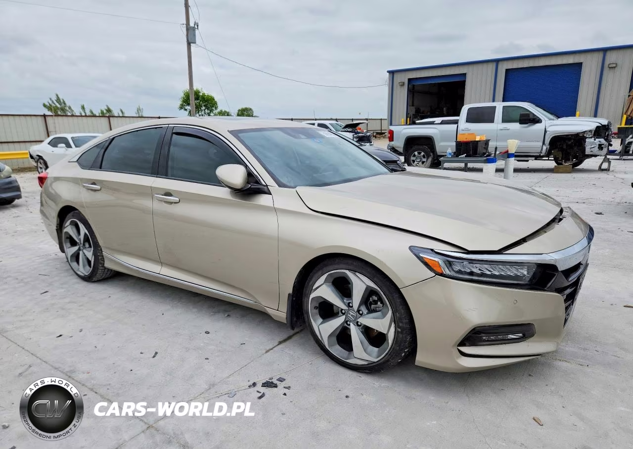 2018 Honda Accord Touring VIN:1HGCV1F91JA209707 - 4