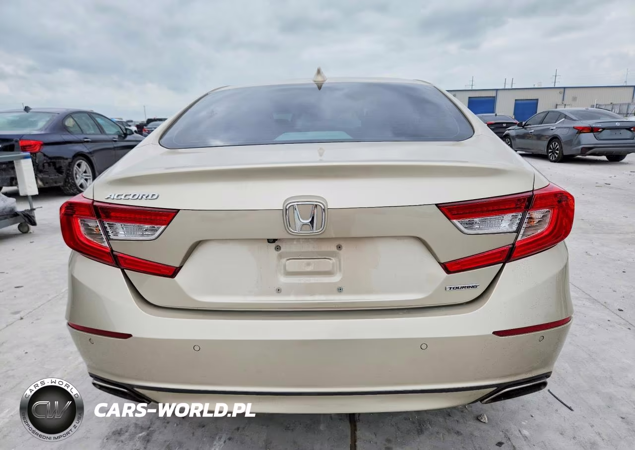 2018 Honda Accord Touring VIN:1HGCV1F91JA209707 - 6