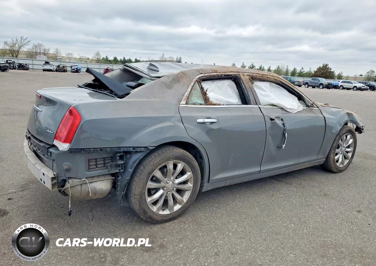 2018 Chrysler 300 Limited VIN:2C3CCAKGXJH160392 - 3
